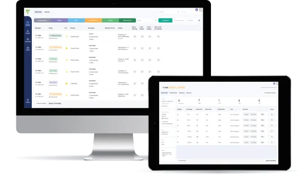 Techniker nutzt Laptop und iPad für digitales Zählermanagement mit Thermotex